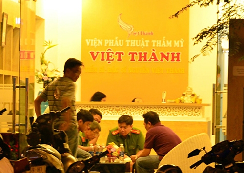 Chu tham my vien Viet Thanh: 'Benh nhan truy mach 15 phut sau khi tiem thuoc te'