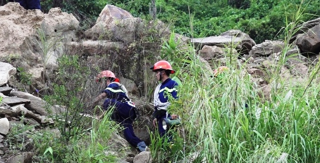 Bang rung xuyen dem tim mot nguoi choi du luon bi gio cuon mat tich o Da Nang