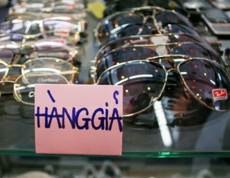 Sự thật về những chiếc mắt kính hàng ‘hiệu’ bán tràn lan tại Sài Gòn