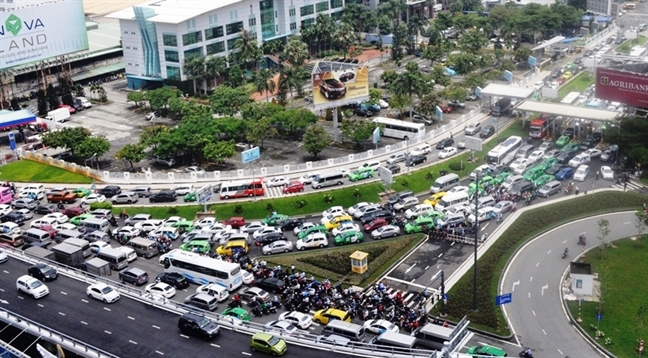 Ket xe nua ngay cua ngo san bay Tan Son Nhat: Dung do loi do tai nan