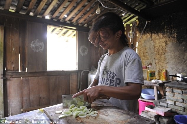 Nguoi dan ong mang biet danh ‘bach tuoc’ don doc, khong ban be