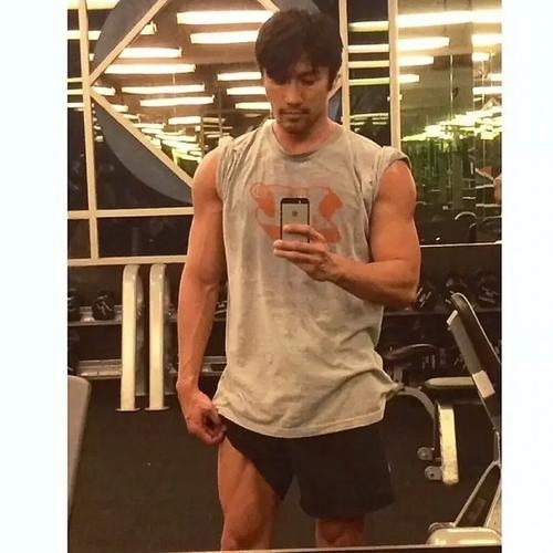 Nhiep anh gia dep tung cm, tre nhu trai 20 khien chi em soc khi biet tuoi that