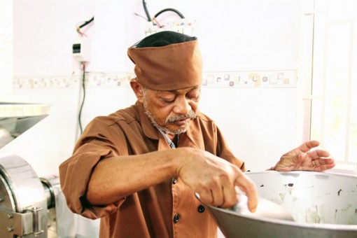 Cụ ông 70 tuổi quyết chế socola Việt Nam ngon nhất thế giới