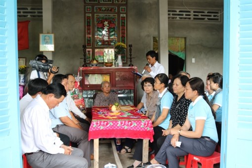 Quận 2: Bàn giao nhà tình nghĩa cho gia đình chính sách tỉnh Bến Tre