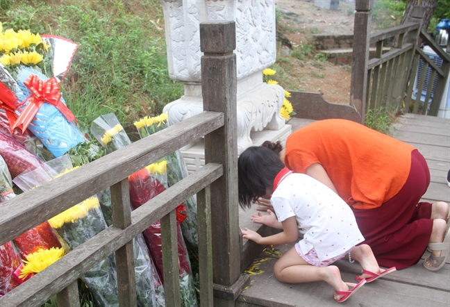 Hang ngan nguoi doi mua toi vieng mo Dai tuong Vo Nguyen Giap sau bao