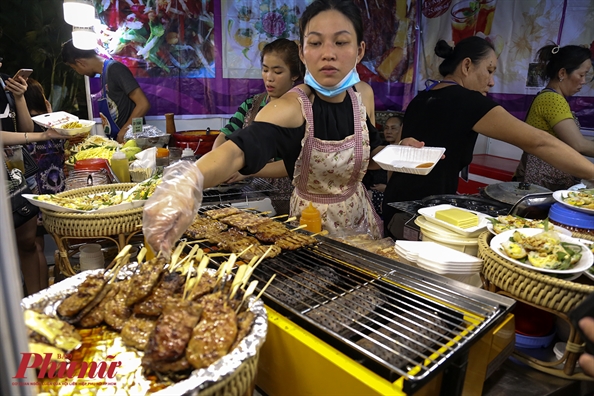 Khu am thuc Thai Lan khien gioi tre Sai Gon 'quen loi ve'