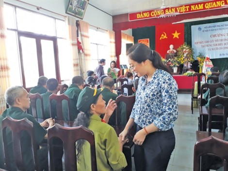 Về Long Đất, nghe âm thanh từ đôi bàn tay khuyết