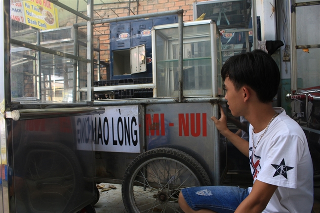 ‘Nghia trang’ cua nhung giac mo va cau chuyen buon khien chu cua hang do cu nho mai