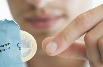 Vợ giận vì ông xã dùng condom loại đặc biệt