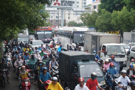 Chủ tịch Nguyễn Thành Phong:  Xem xét cấm ô tô tải vào nội đô TP vào ban ngày