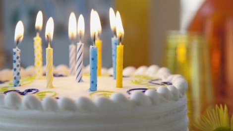 Thói quen thổi nến bánh sinh nhật làm tăng vi khuẩn gấp 14 lần