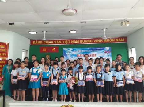 Trao 87 suất học bổng Nguyễn Thị Minh Khai cho học sinh, sinh viên nghèo
