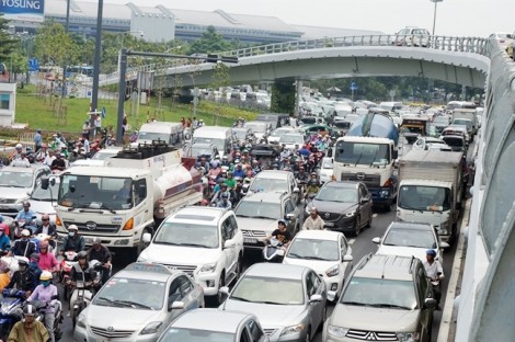 Lập tổ 'phản ứng nhanh' giải cứu kẹt xe tại Tân Sơn Nhất