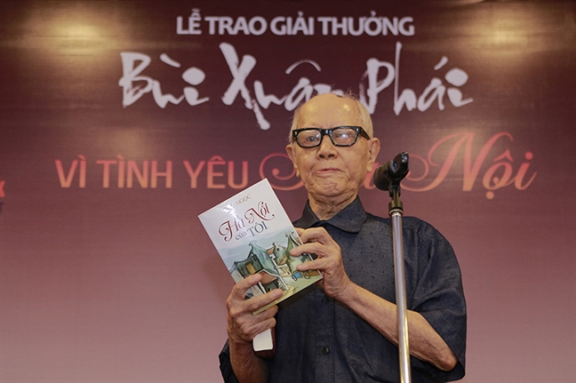 Ong Tay nhat rac o Ha Noi nhan giai thuong Bui Xuan Phai