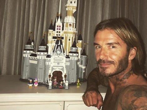 Kỳ công xếp lâu đài tặng con gái yêu, David Beckham khiến fan phát sốt
