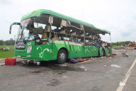 Vụ tai nạn 5 người chết ở Bình Định: Hai hành khách bị hất văng từ xe xuống đường tử vong