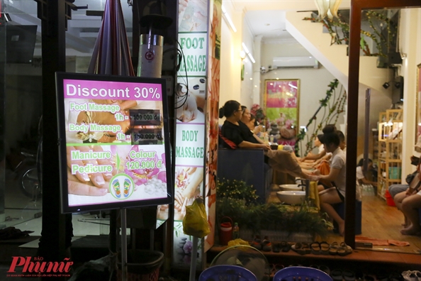 Kham pha pho di bo Bui Vien ve dem voi nhung mon ngon 'kho cuong'