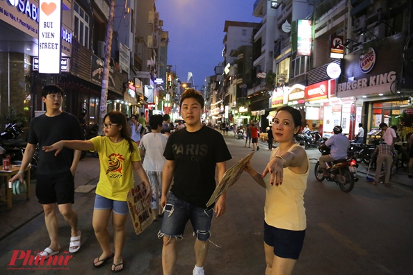 Kham pha pho di bo Bui Vien ve dem voi nhung mon ngon 'kho cuong'