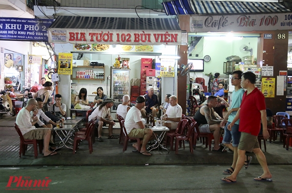 Kham pha pho di bo Bui Vien ve dem voi nhung mon ngon 'kho cuong'