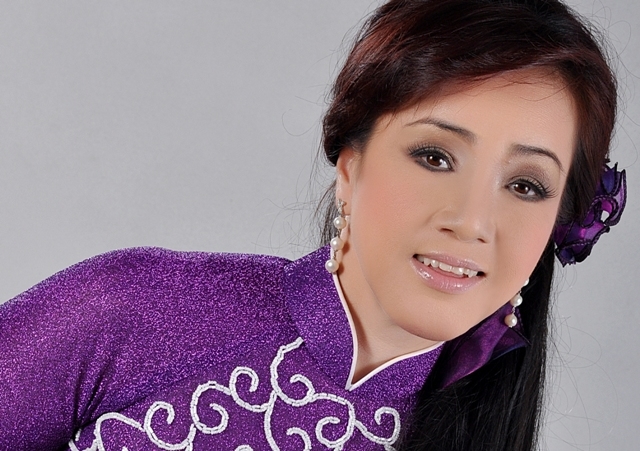 Nghe si Phuong Hong Thuy nhap vien cap cuu truoc gio dien