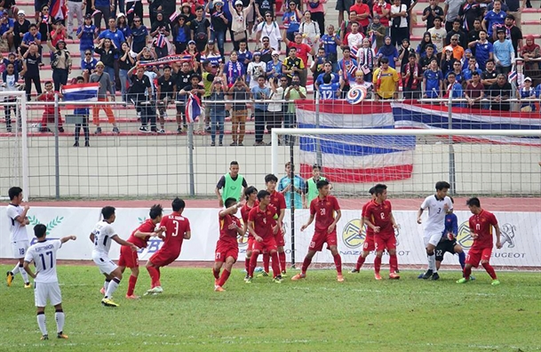 U22 Viet Nam buon ba roi san sau tran thua muoi mat 0-3 truoc Thai Lan