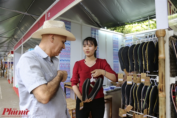 Ngap hang khuyen mai, giam gia tai chuong trinh hoi tu hang Viet 2017