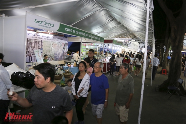 Ngap hang khuyen mai, giam gia tai chuong trinh hoi tu hang Viet 2017