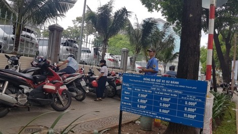 Đặt chỗ, thu phí ô tô đậu lòng đường Sài Gòn qua điện thoại