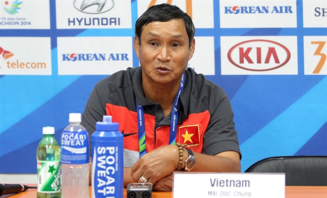 Mai Duc Chung tam thoi lam HLV truong U22 Viet Nam sau SEA Games 29