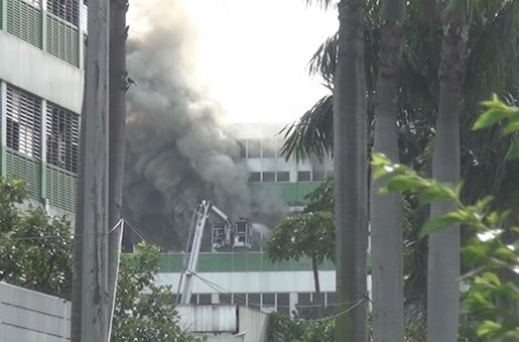 Hàng nghìn công nhân hoảng loạn tháo chạy khi công ty Pouyuen cháy lớn
