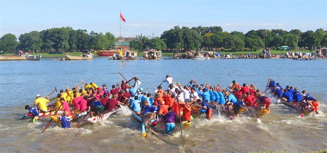 Song Huong 'day song' voi giai dua thuyen mung Quoc khanh 2/9