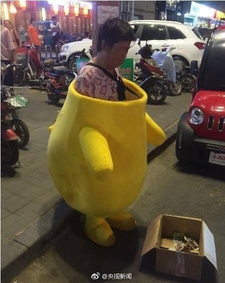 Phan nguoi tham thuong ben trong con bup be Pikachu nhay mua