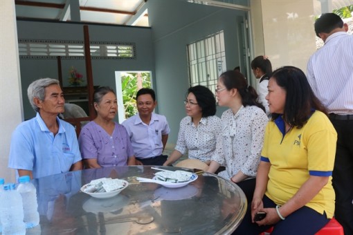 Hội LHPN TP.HCM trao mái ấm tình thương tại Vĩnh Long