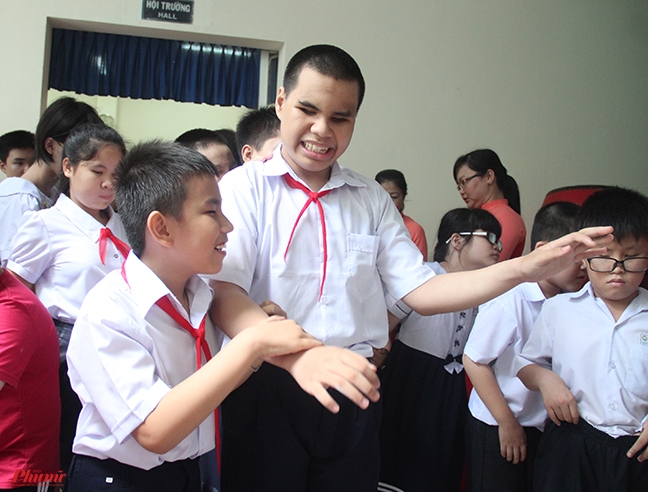 Buoi khai giang 'dac biet' cua hoc sinh truong khiem thi Nguyen Dinh Chieu