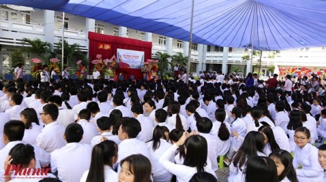 Nữ sinh TP.HCM rạng rỡ trong ngày khai giảng năm học mới