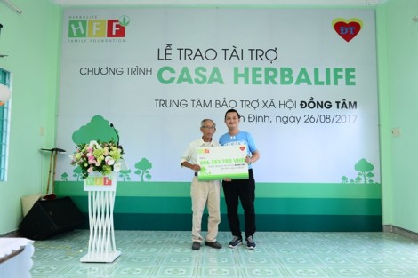 Quỹ Gia đình Herbalife hỗ trợ hơn 606 triệu đồng cho trẻ em khó khăn tại Bình Định