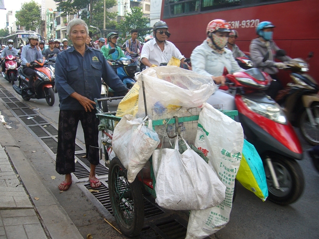 'Thue tang, o banh mi 3000d se thanh bao nhieu?'