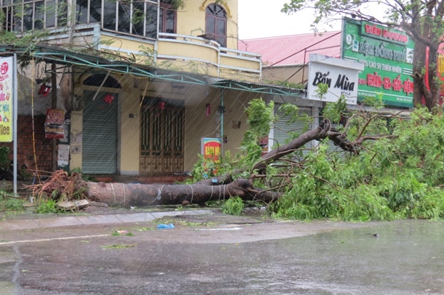 Sieu bao Doksuri thoi bay gan 50.000 mai nha o Quang Binh, thiet hai hon 1.700 ty dong