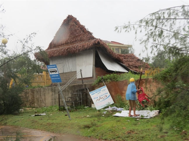 Sieu bao Doksuri thoi bay gan 50.000 mai nha o Quang Binh, thiet hai hon 1.700 ty dong