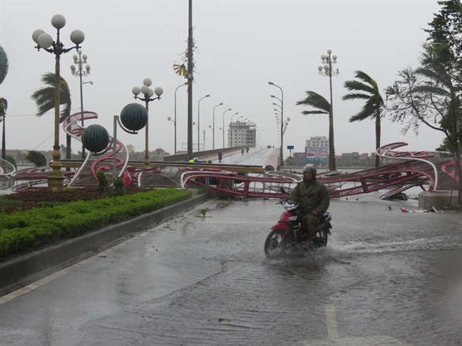 Sieu bao Doksuri thoi bay gan 50.000 mai nha o Quang Binh, thiet hai hon 1.700 ty dong