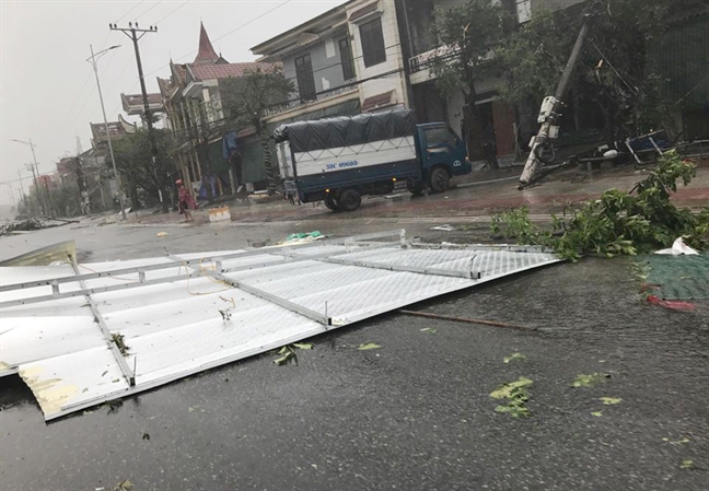 Nghe An, Ha Tinh, Quang Tri tan hoang sau sieu bao Doksuri