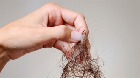 Giảm rụng, dưỡng tóc siêu mượt bằng dầu dừa tại nhà sau 1 tháng