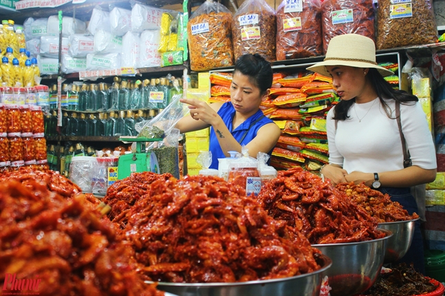 Nuc mui voi mam cho Dong Ba, ngoi cho lon nhat Hue