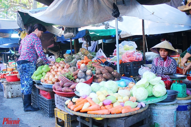 Nuc mui voi mam cho Dong Ba, ngoi cho lon nhat Hue