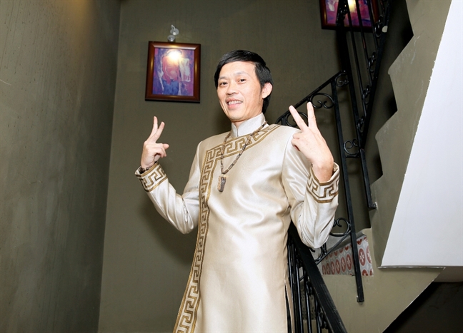 Hon 200 nguoi cat luc phuc vu cho live concert cua Quang Ha