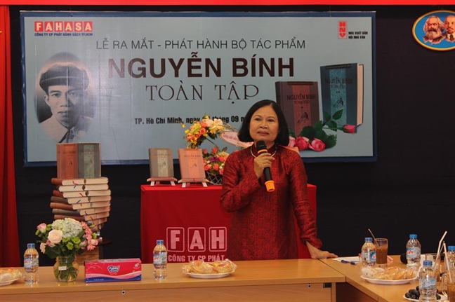 Nha tho Nguyen Binh Hong Cau: Chon cuoc doi ganh ten cha...