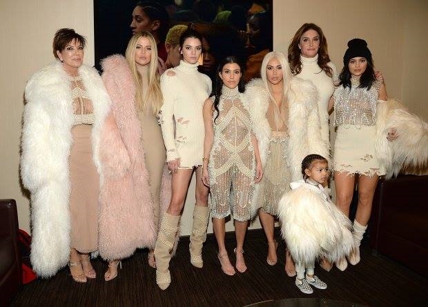 Nha Kardashian phan ung ra sao truoc tin 'bau bi' cua Kylie Jenner?