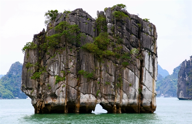 Ha Long - Ky quan the gioi khong ngung hut khach