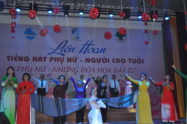 Quan 6: Hoi dien van nghe ngoi ca phu nu Viet Nam