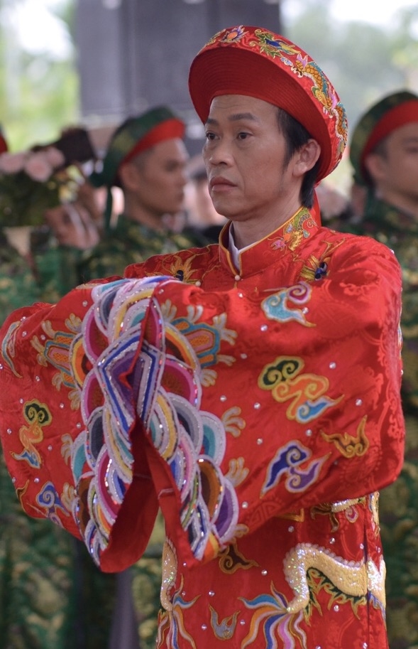 Nghe si khap noi mung gio To nganh san khau